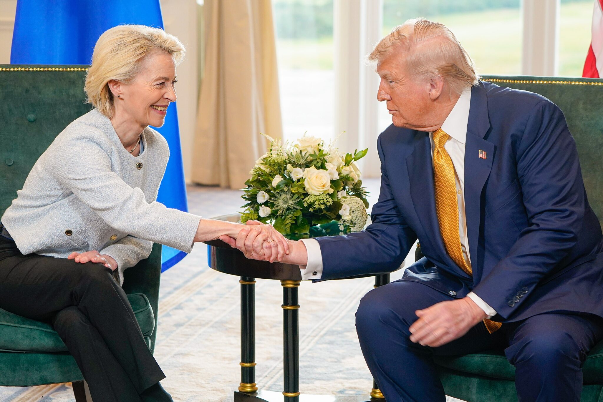 Photographie de Trump et von der Leyen