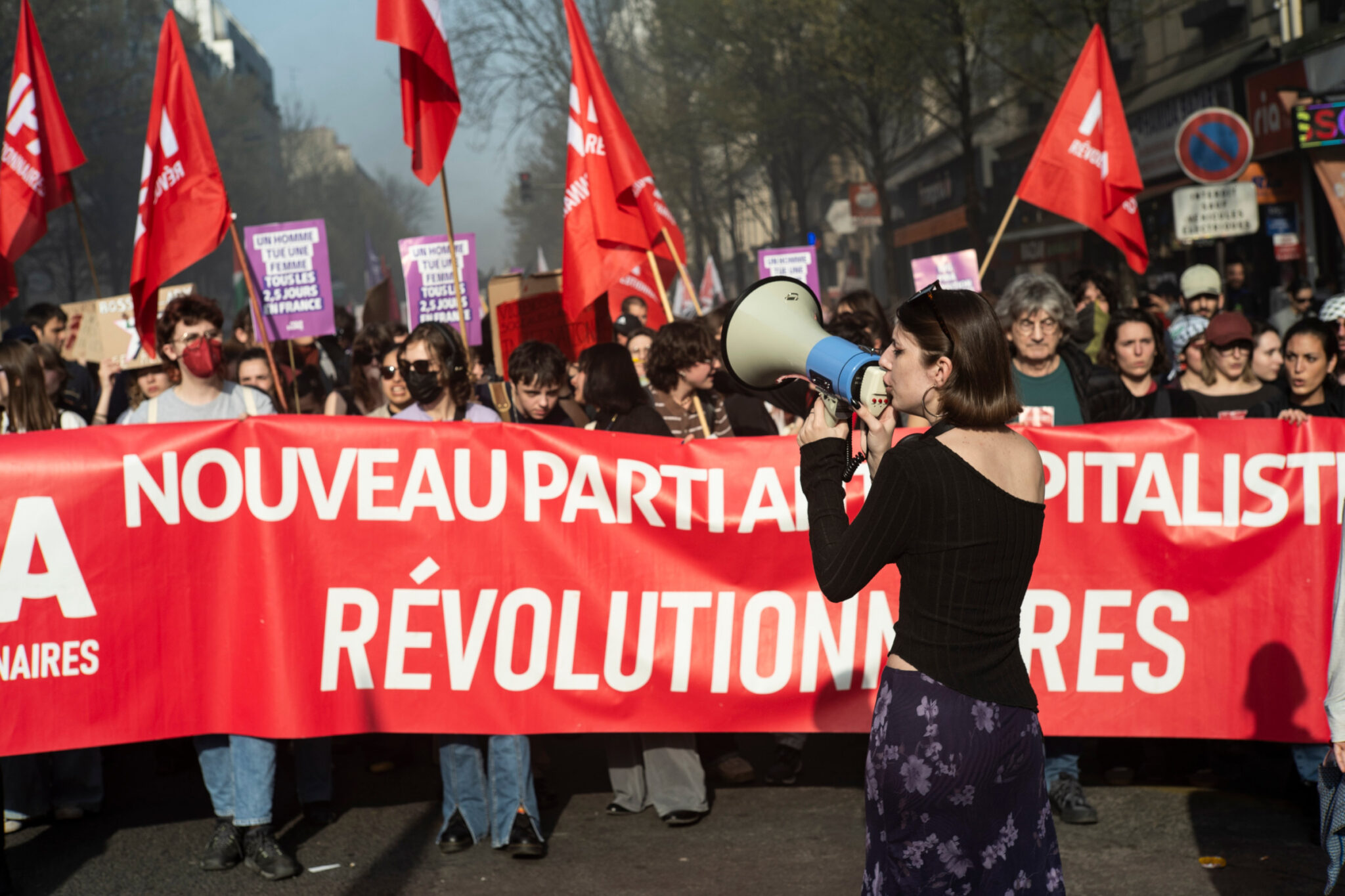 Photo d'un cortège du NPA-R en manifestation du 8 mars